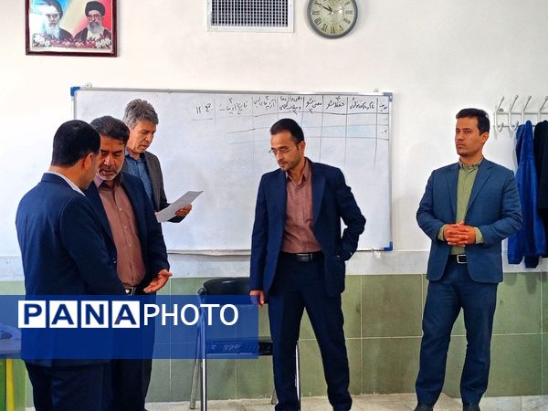 آزمون سنجش در دبیرستان میثاق 