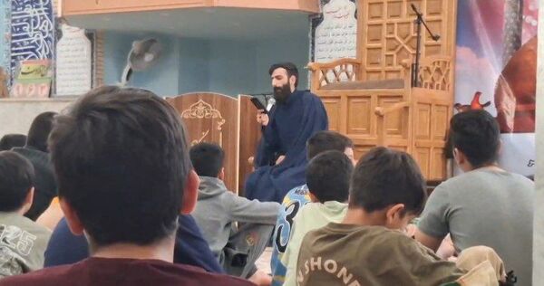 اعتکاف دانش آموزی در کاشمر