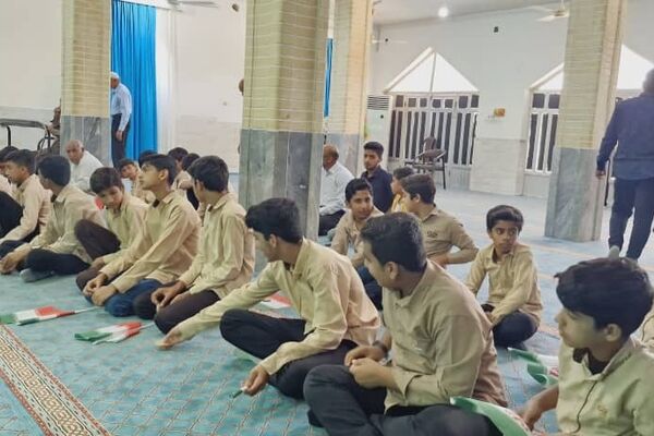 حضور پرشور دانش‌آموزان پیشتاز سیریکی در صف اول نماز جمعه