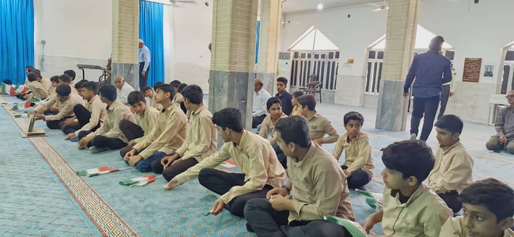 حضور پرشور دانش‌آموزان پیشتاز سیریکی در صف اول نماز جمعه