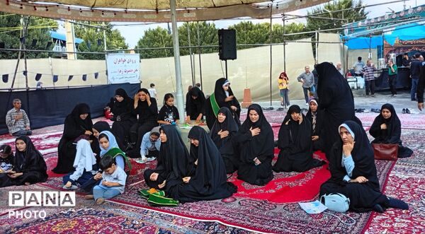 دانش‌آموزان ملایری در موکب سفیر اربعین