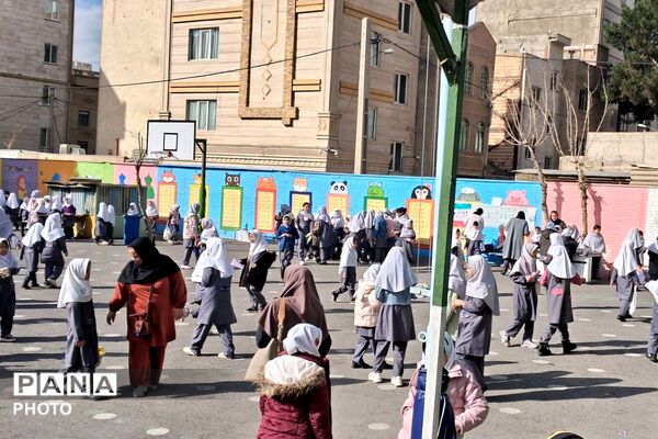 بازارچه دانش آموزی در دبستان شهید ناصری ناحیه دو شهرری 