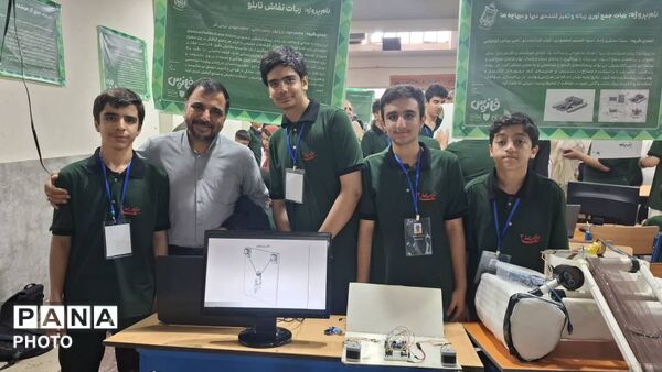 جشن علم در نمایشگاه «فانوس»؛ نمایش قدرت پژوهشگری دانش‌آموزان علامه حلی ۲