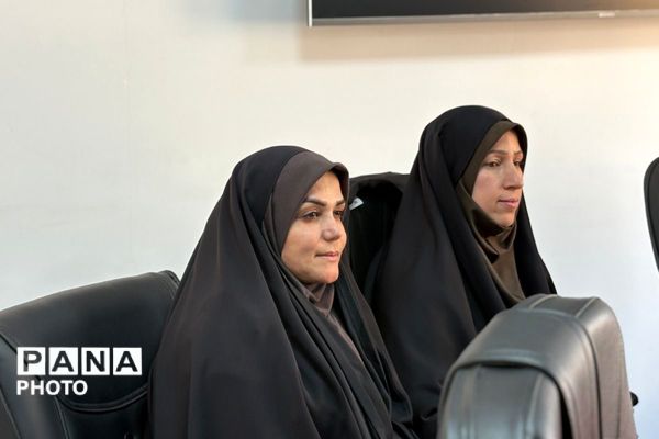 نشست صمیمی سرگروه‌ها به مناسبت هفته امور تربیتی