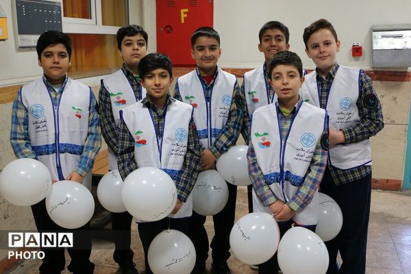 توزیع شیر رایگان در دبستان علی‌اکبر طالبی شهرری