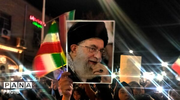 حضور خودجوش مردم نیشابور در خیابان های این شهر