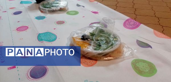 ضیافت ساده اما آسمانی به همت مسئولین دبیرستان سرآمد ناصر ناحیه ٧ مشهد برگزار شد