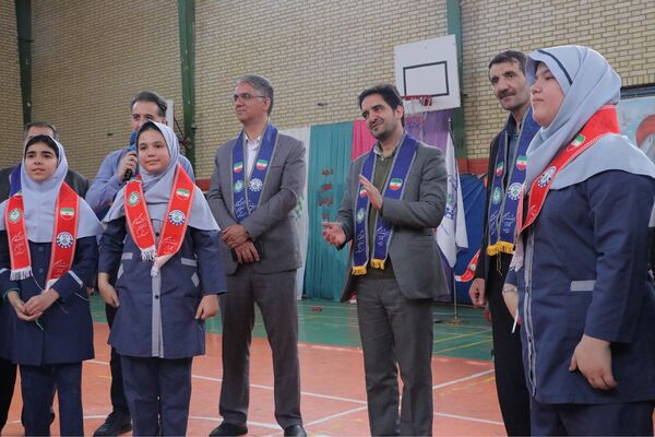 بهارستان دو صحنه همفکری، همدلی و همکاری پیشتازان در همایش یاوران انقلاب