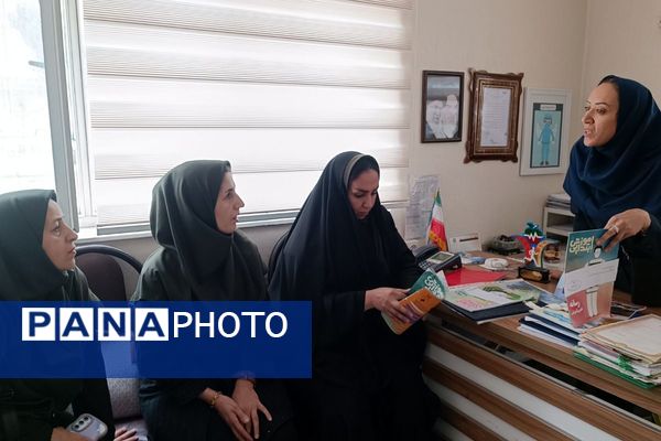 بازدید کارشناس مسئول سلامت و تندرستی آموزش و پرورش شهرستان قدس، از دبستان پروین، در جایگاه یک خانه محیط زیستی