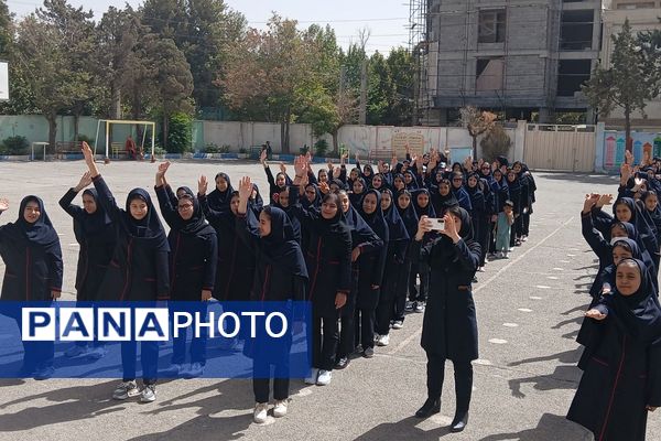  جشن جوانه ها در دبیرستان دخترانه بعثت۲ شهرک وایین آغاز فصل نوین یادگیری