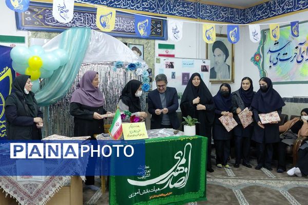 پیش‌اجلاسیه نماز در مدارس فیروزکوه با تجلیل از فعالان دینی