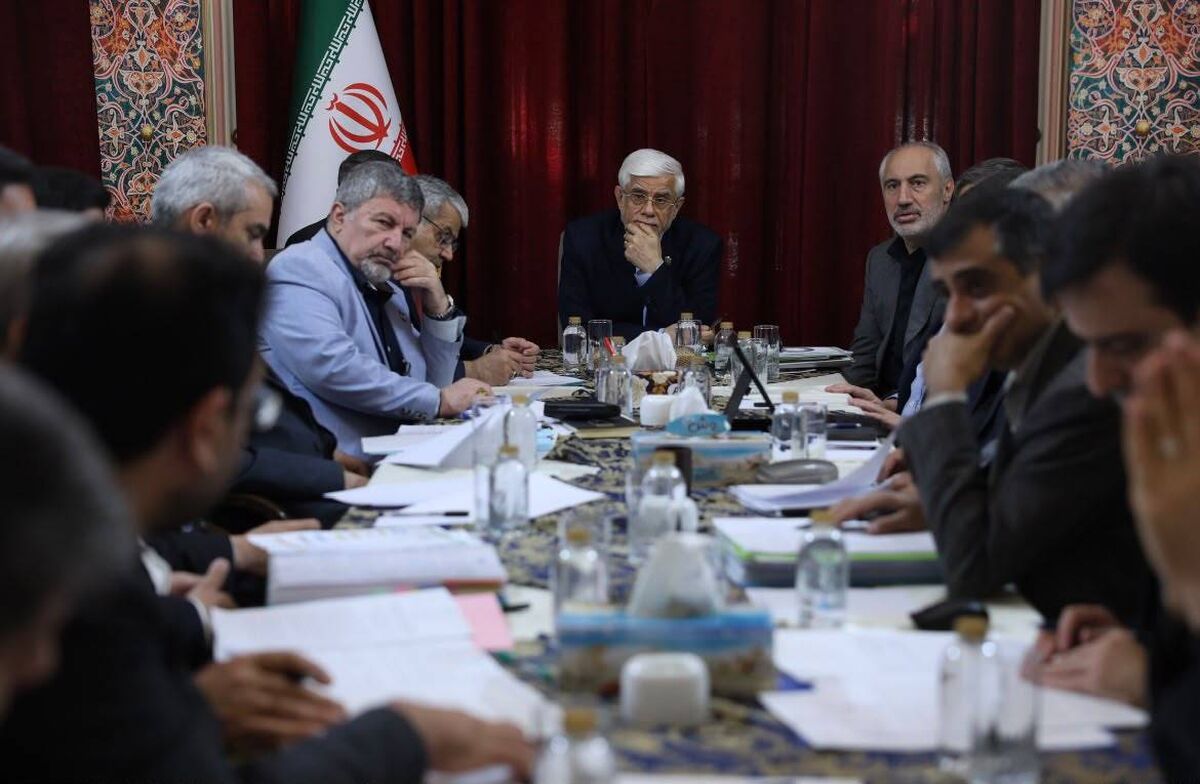 عارف: با وجود جنگ اقتصادی، به آینده امیدواریم و برای عبور از مشکلات راهکار داریم