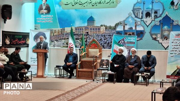 نشست اعضای ستاد نماز جمعه با امام جمعه کاشمر