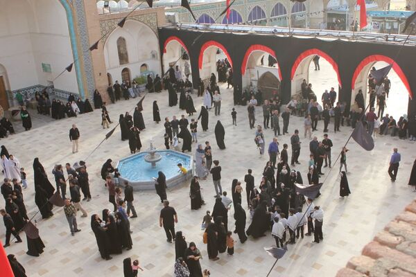 آیین مذهبی تعویض پرچم گنبد حرم مطهر حضرت سلطانعلی ابن امام محمد باقر(ع)