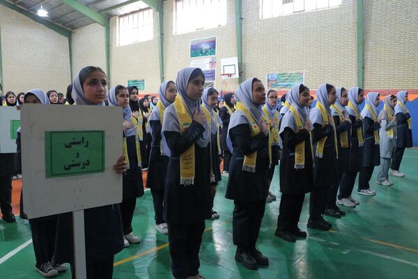 بهارستان دو صحنه همفکری، همدلی و همکاری پیشتازان در همایش یاوران انقلاب