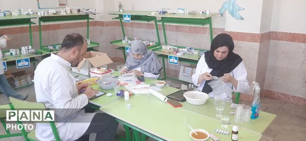 خدمات گسترده درمانی گروه‌های جهادی دانشجویی در منطقه  شهرک ابریشم چهار باغ ساوجبلاغ