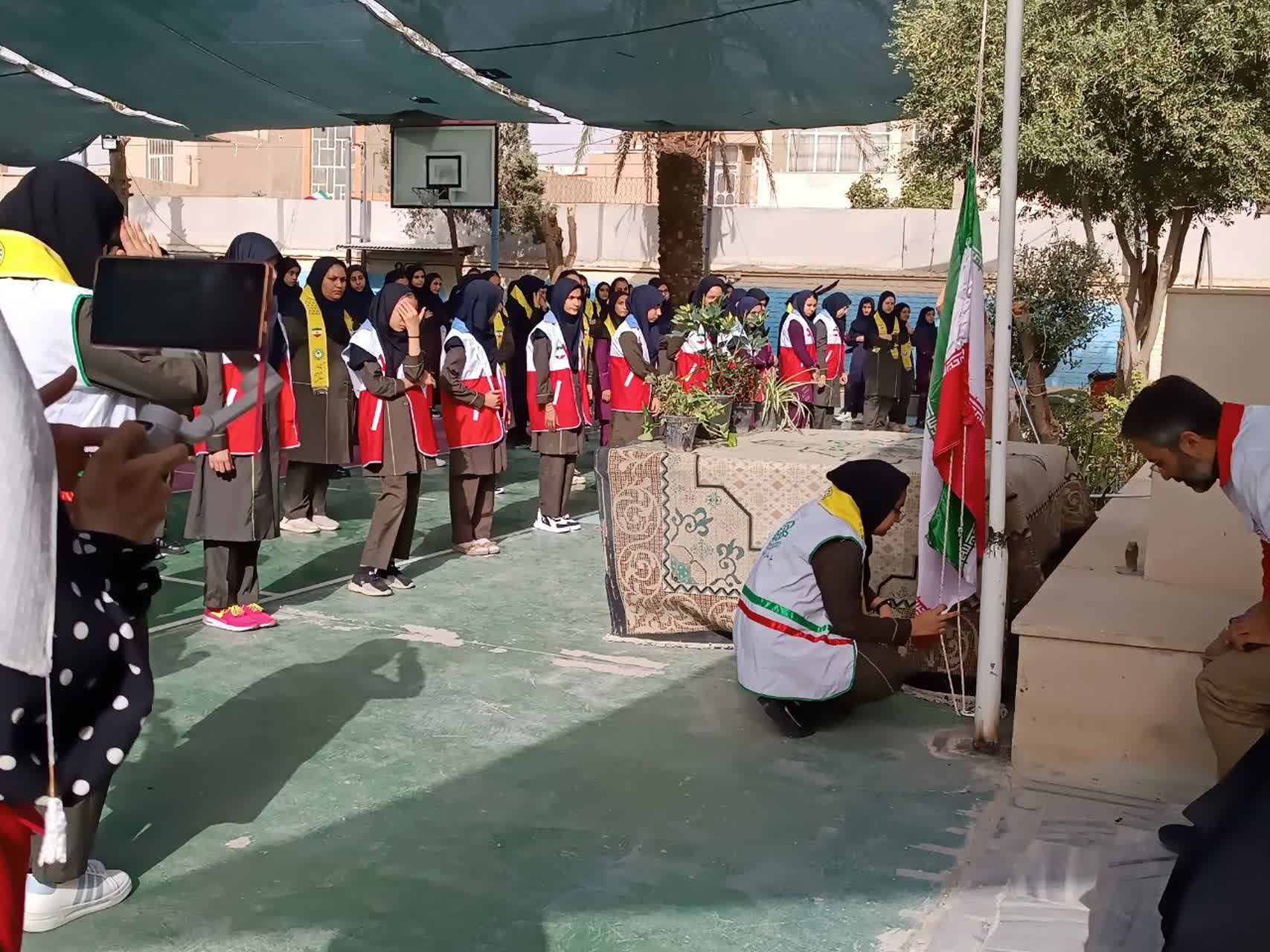 هلال‌احمر، همراه دانش‌آموزان دبیرستان عفت در مراسم صلح و دوستی