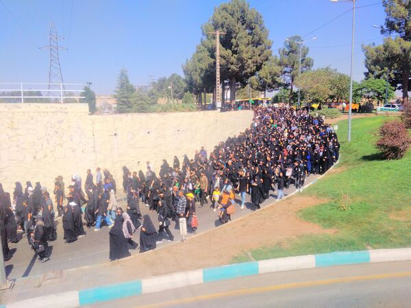 جاماندگان اربعین حسینی در  راهپیمایی حرم تا حرم نیشابور 