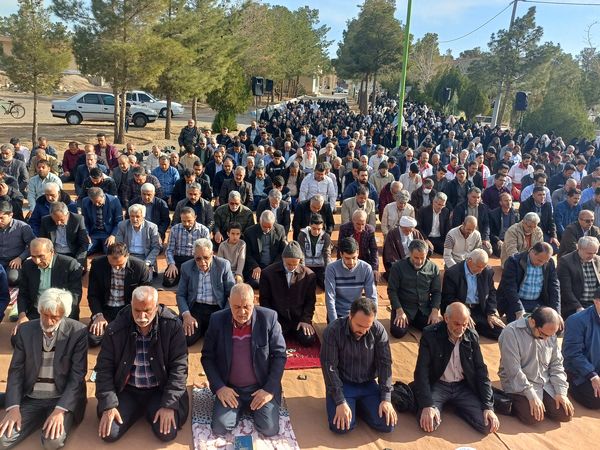 نماز عید فطر در گلزار شهدا شهرستان کوهپایه