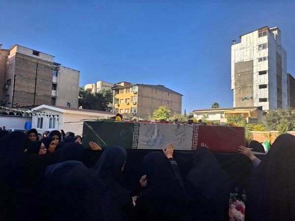 دبیرستان مهرادیرا معطر به عطر شهید خوشنام شد