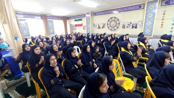  آیین باشکوه زنگ انقلاب در دبیرستان شهید بهشتی