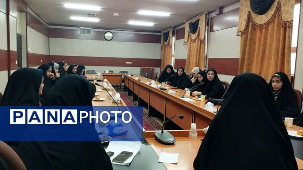 برگزاری جلسه ویژه فرماندهان واحد پیشگام در خلیل آباد 