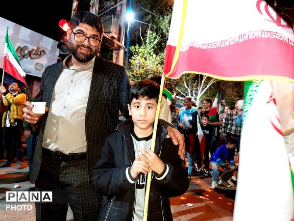 نمایش وفاداری گالیکشی‌ها در سی‌امین قرار