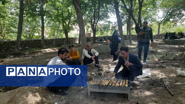 بازدید دانش‌آموزان جعفرآباد از کارگاه گلاب‌گیری روستای «بنابر»