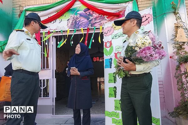 پدرِ پلیس مهمان ویژه دانش‌آموزان شاهد مرضیه 