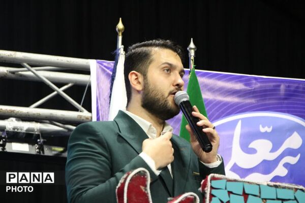 همایش تجلیل از معلمان در ساری