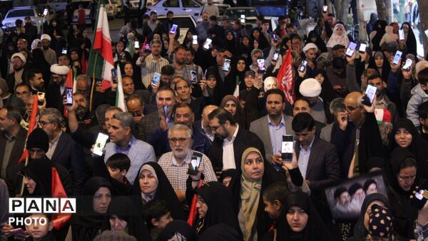 طنین «باید برخاست» در میدان شهید بجنورد