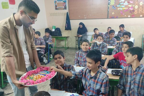  بزرگداشت روز دانش آموز در آموزشگاه معارف۶ شیراز 