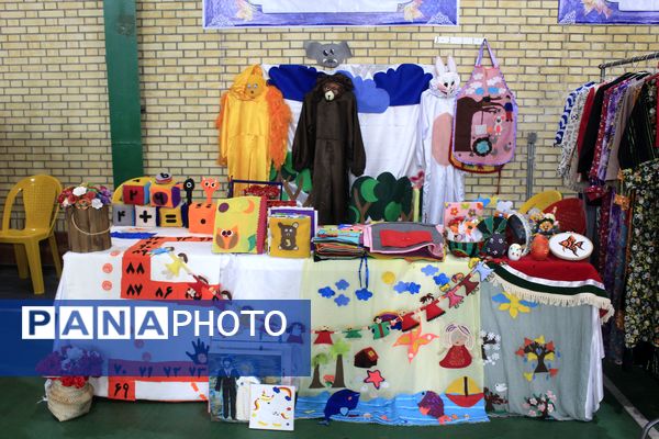 نمایشگاه دست‌سازه‌های هنرجویان هنرستان و کاردانش