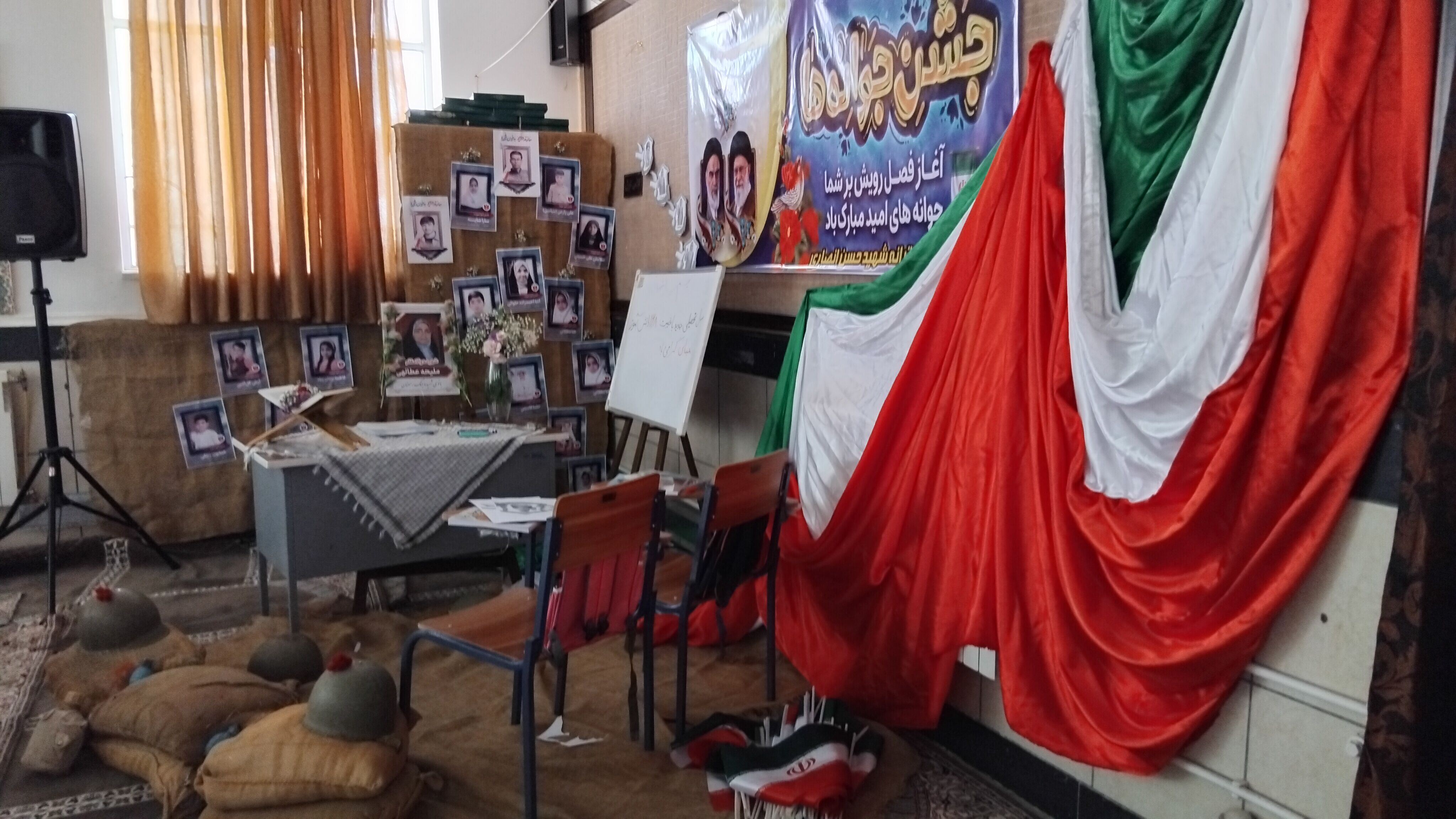 فضاسازی دبیرستان دخترانه شهید حسن انصاری جهت برگزاری جشن جوانه‌ها 