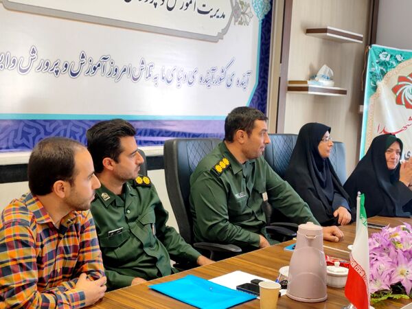 نشست صمیمی مدیر آموزش و پرورش سملقان با مسئول بسیج فرهنگیان 