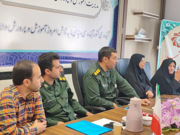نشست صمیمی مدیر آموزش و پرورش سملقان با مسئول بسیج فرهنگیان 