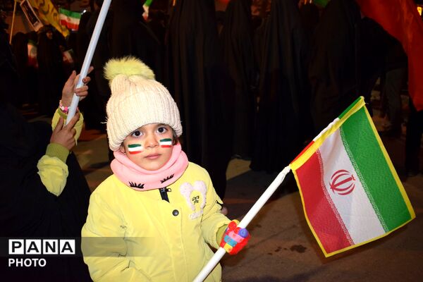 شب سی ام همبستگی مردم ملایر در میدان دکتر بابک