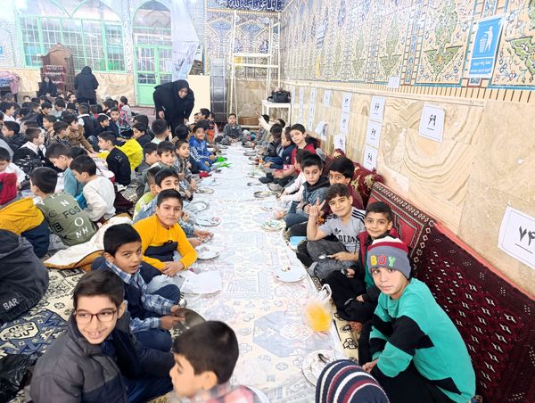 مسجد حسین‌بن‌علی (ع) میزبان لبخند دانش‌آموزان در جشن میلاد دو امام