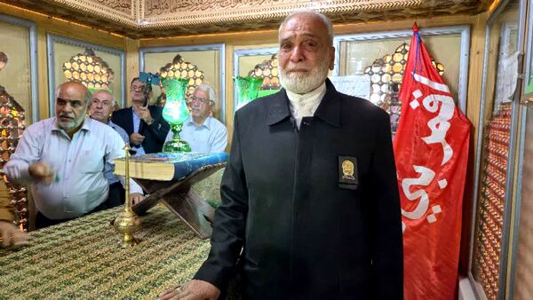 مراسم غبارروبی ضریح مطهر حضرت سلطانعلی(ع) همزمان با میلاد پیامبر(ص) و امام صادق(ع) در مشهد اردهال