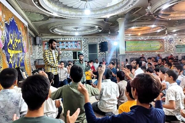 طنین جشن میلاد در مسجد فدائیان شاهزاده قاسم نیشابور