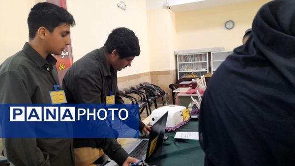 نمایشگاه کارآفرینی در هنرستان مولا متقیان