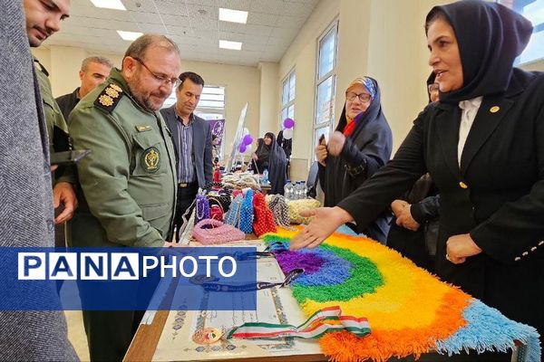 جشنواره غذاهای بومی محلی در سرای محله نسیم شهر