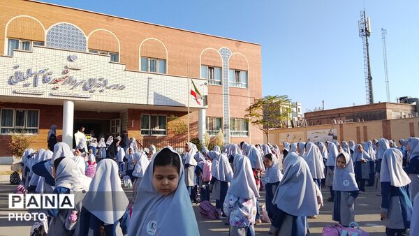 جشن میلاد حضرت زینب(س) و گرامیداشت روز پرستار در مدرسه سردار شهید قاسم سلیمانی