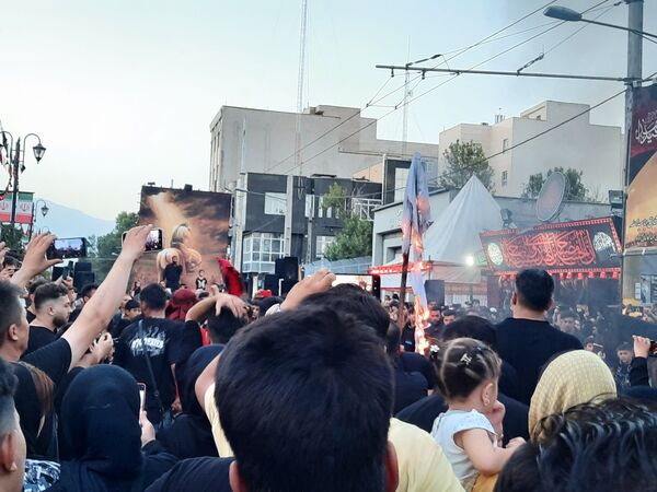 عشاق دلسوخته سیدالشهدا شام غریبان را با آتش زدن خیمه‌‌ها به پایان رساندند