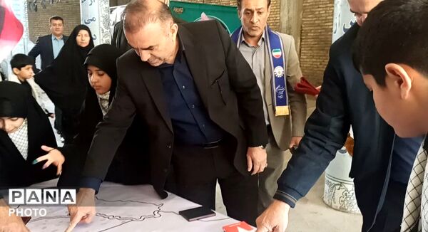 حماسه سرخ دانش‌آموزان بختیاری؛ پیمان دوباره در مصلی شهرکرد 