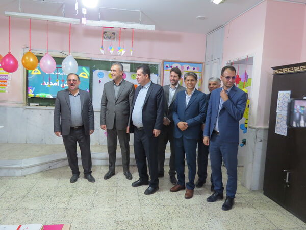 نواختن زنگ اول مهر در مدرسه شهدا فرهنگی 