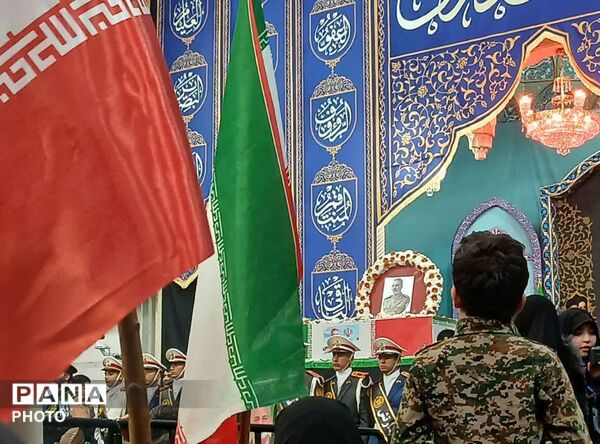 وداع با پیکر شهید امیر سرلشکر سید عبدالرحیم موسوی در حرم بانوی کرامت