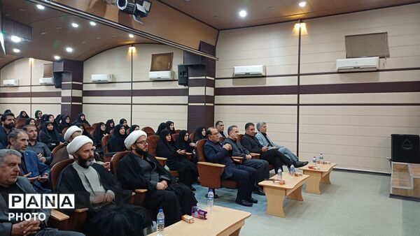 تجلیل از فرهنگیان و دانش‌ آموزان فعال قرآن، عترت و نماز