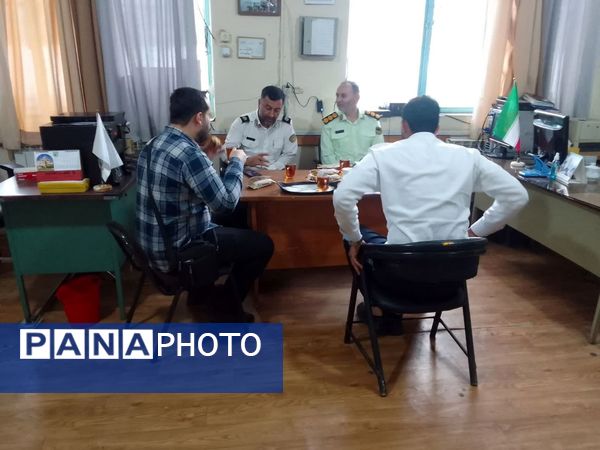 کلاس آموزش آسیب‌های اجتماعی در دبستان اسفندیار طیبی قائمشهر