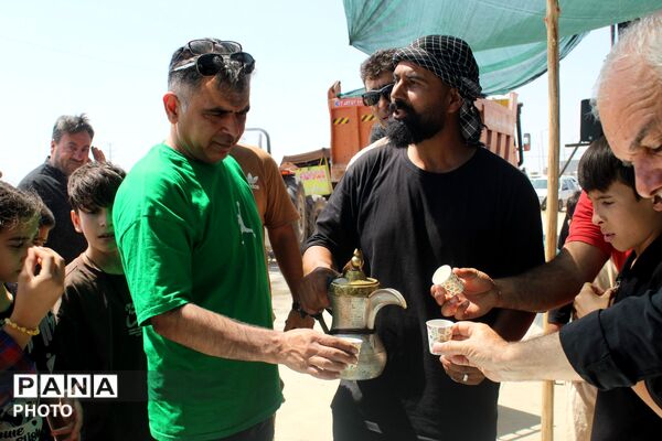 همدلی فاروج در مسیر بازگشت زائران؛ موکب‌های خدمت‌رسانی تا آخرین لحظه پای کار بودند